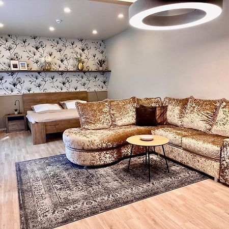 Kenyelmes Apartman A Belvaros Szelen Győr Exterior foto