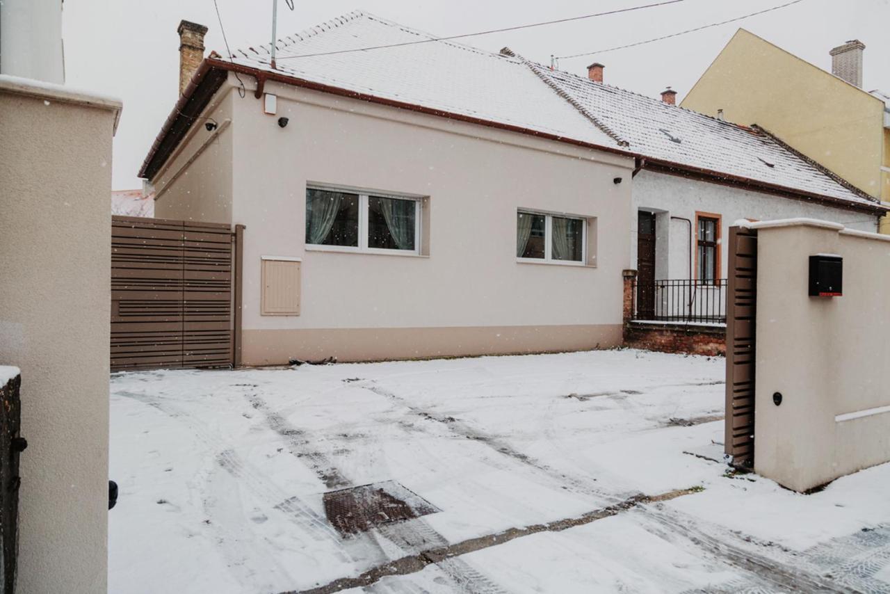 Kenyelmes Apartman A Belvaros Szelen Győr Exterior foto